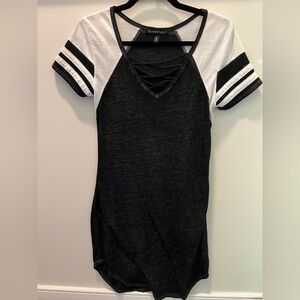 Derek Heart Black and White Tunic Top